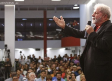 Temos que discutir o significado da democracia, diz Lula