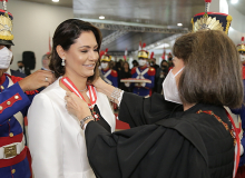 Michelle Bolsonaro ganha 4ª medalha, agora da Ordem do Mérito Judiciário do Trabalho