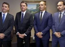 Documentos desmentem Bolsonaro: 51 imóveis foram pagos com dinheiro vivo