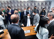 Após deboche de Luciano Hang em CPI, senador cita organização criminosa