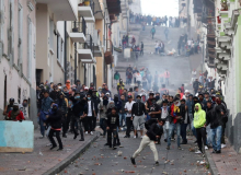 Povo nas ruas derruba medidas impopulares do governo do Equador