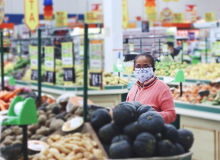 Alimentos sobem mais do que a inflação e reajustes salariais têm média negativa