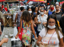 Média móvel de mortes por Covid-19 segue em alta e maioria é de não vacinados