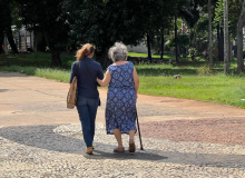 Economia de Cuidados: o trabalho remunerado e a sobrecarga da mulher em disputa 