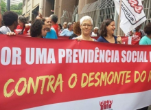 Contra desconto dos dias parados, servidores ocupam superintendência do INSS em SP