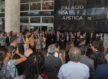 Ato em Porto Alegre une os Três Poderes no RS em defesa da democracia