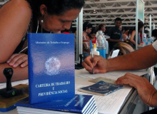1 em cada 4 desempregados procura trabalho há pelo menos dois anos no Brasil