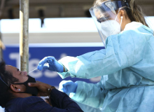 Brasil se aproxima de 21 milhões de casos de Covid-19, mas tendência é de queda