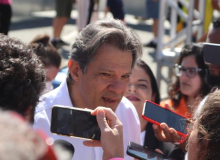 ‘Bolsonaro é presidente meio período’, afirma Haddad no 1° de Maio