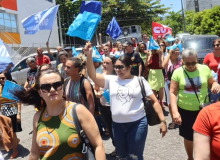 Educadores de Natal paralisam atividades contra PL que extingue cargos e carreiras
