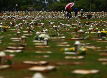 No mês mais letal da pandemia, Brasil registra 82 mil mortes e total chega a 403.781