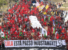 Advogados pedem ao STF que declare suspeição de Moro e liberte Lula