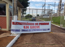 Trabalhadores da Eletrobras entram em greve por tempo indeterminado
