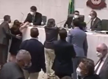 Alesp afasta deputado que assediou colega, mas mantém gabinete funcionando