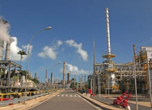 FUP e Sindipetro Bahia entram com mais uma ação contra a privatização da RLAM