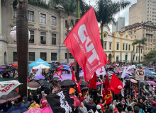 Relembrar o golpe para nunca mais acontecer, dizem lideranças em ato pela democracia
