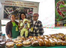 Feiras libertam mulheres camponesas da violência doméstica no RS