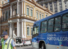Prefeito de Porto Alegre acaba com função de cobrador de ônibus