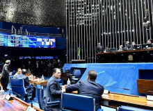 Senado aprova PEC do Desespero e dribla lei eleitoral autorizando gastos extras