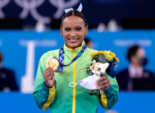 Rebeca brilha em Tóquio com 1° ouro da ginástica artística feminina do Brasil