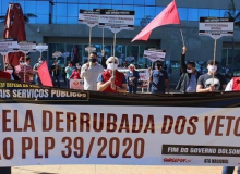Servidores públicos fazem ato pela derrubada dos vetos de Bolsonaro ao PLP 39