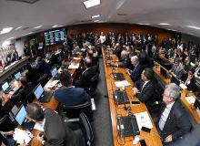 Reforma quer pagar mínimo para todos porque considera rico quem ganha R$ 1.500