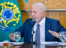 Lula descarta desvinculação de aposentadoria do salário mínimo