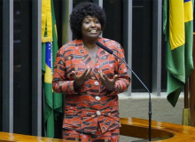 Bolsonaro discrimina mais de 5 milhões de trabalhadores da cultura, diz Benedita