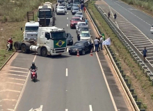 Moraes manda prender em flagrante quem bloquear vias e derrubar perfis do Telegram