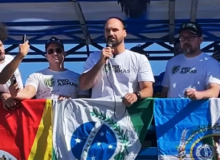 Sindicato processa Eduardo Bolsonaro por comparar professores a traficantes
