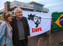 Chomsky em visita a Lula. 'Uma das figuras mais significativas do século 21'