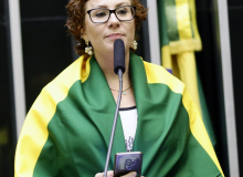 Sete de cada dez novos seguidores de bolsonaristas são robôs, mostra levantamento