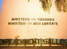 Manifestantes realizam ato por impeachment de Ricardo Salles
