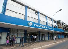 Com INSS sucateado,  fila de pedidos de benefícios passa de 1,5 milhão
