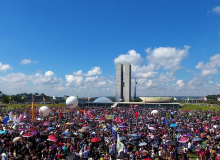 Tsunami da educação para o Brasil e leva o povo às ruas. Confira onde teve atos