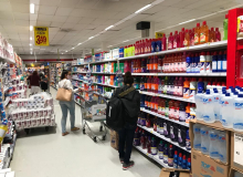 Brasileiros compram menos produtos de limpeza, essenciais no combate à Covid-19