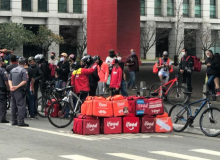 Entregadores de aplicativos de Nova York conquistam direitos trabalhistas