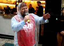 Trabalhadores realizam ato em Curitiba por #ForaCamposNeto