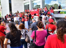 Sintepe faz nova paralisação e realiza protesto em frente à Alepe