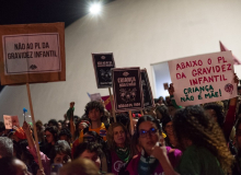 PL do aborto é usar os corpos das mulheres como moeda de troca política