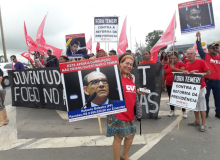 Manifestantes param BR-153 contra reforma da Previdência