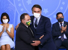 Bolsonaro prepara portarias para revogar programas de saúde mental do SUS