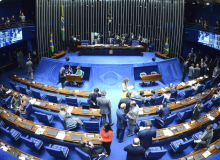 Após pressão no Senado, MP 881 é aprovada sem regras de trabalho aos domingos