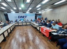 Bancada sindical constrói contraproposta unificada para federais