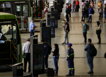 Serviços crescem 0,5% no país em julho