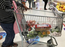 Sob Bolsonaro, brasileiros fazem empréstimos para comprar comida