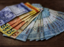 Remuneração média dos jornalistas brasileiros com carteira assinada é de R$ 5,7 mil