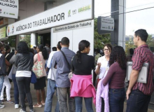 Mais de 4 milhões de jovens com ensino superior não têm emprego com direitos