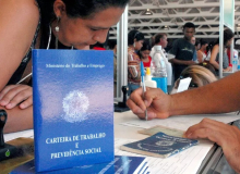 Taxa de desemprego no trimestre é de 8,5%, a menor desde 2015, diz IBGE