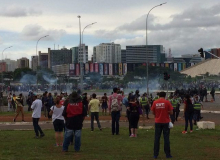 Democracia desmancha e ilegítimos destroem futuro